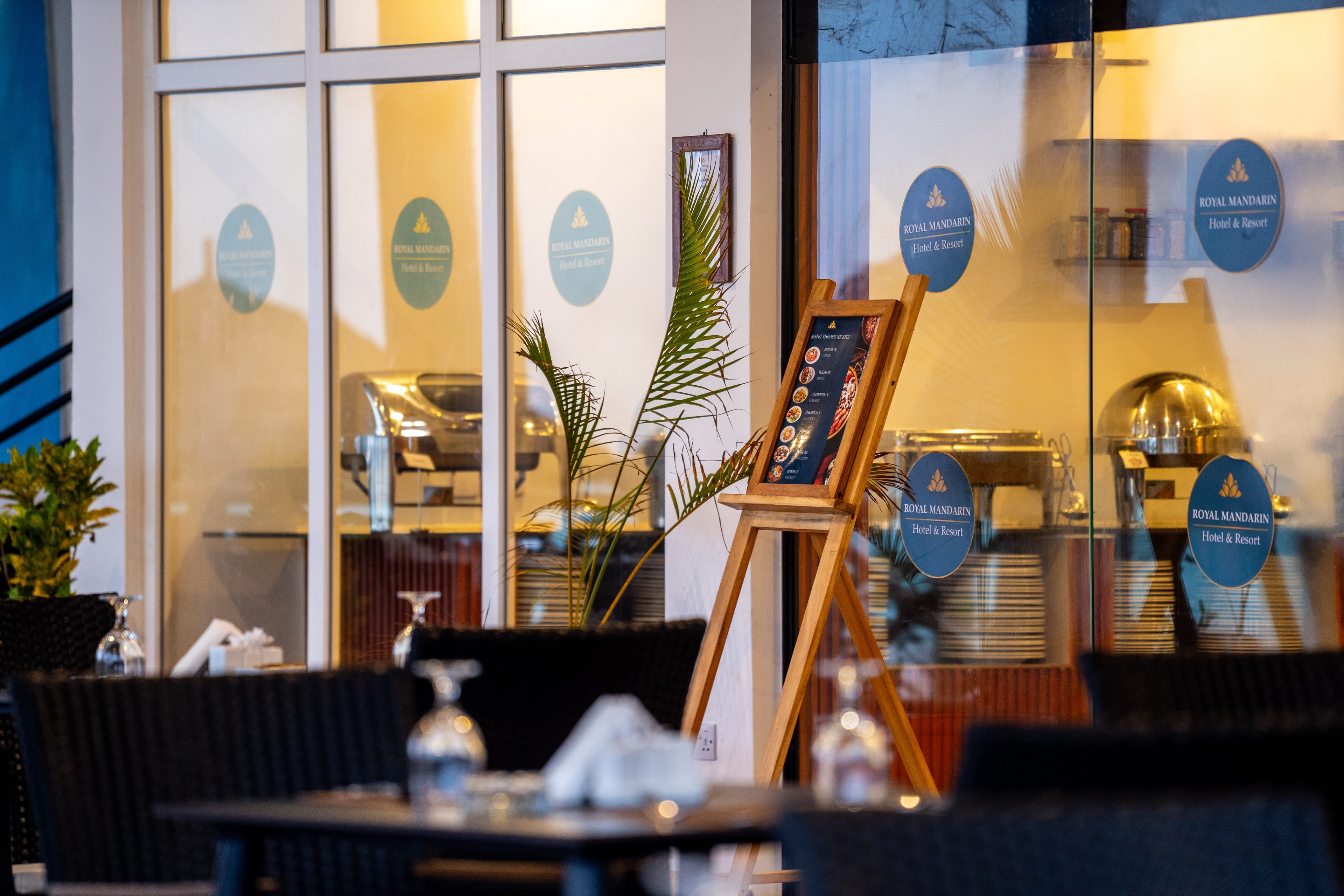 Dining & Bars